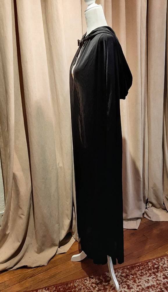 Vampire Cape - image 3